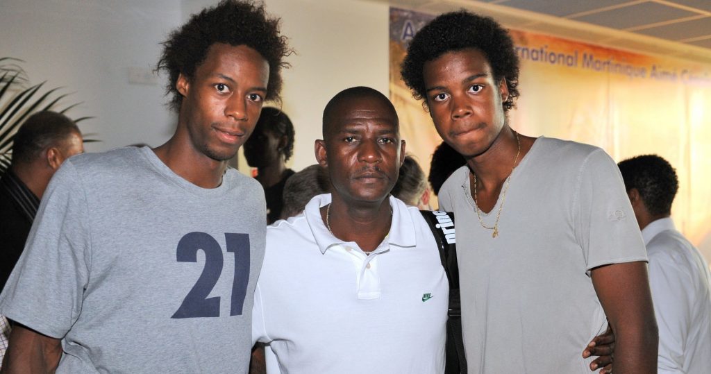 Gaël Monfils with his father Rufin and his brother Daryl in 2009