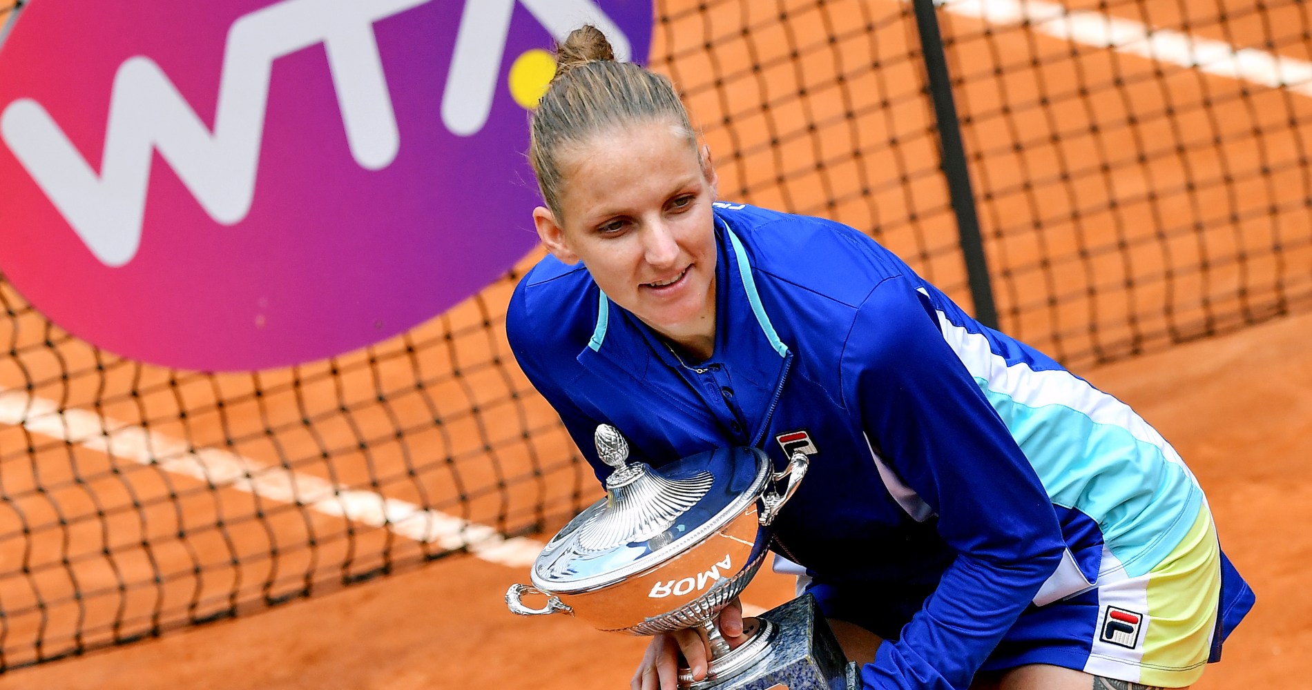 Karolína Plíšková et son trophée 2019.