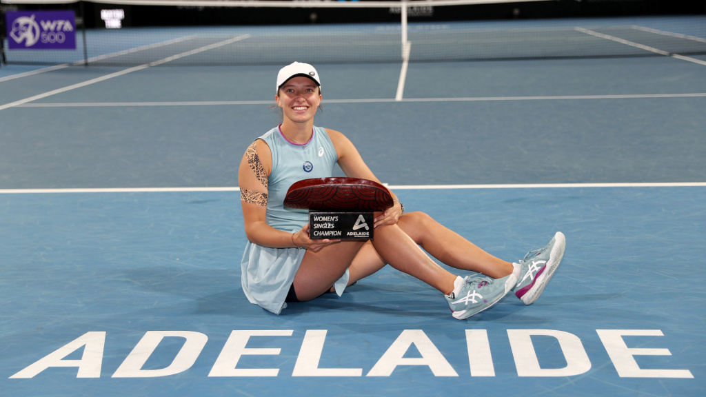 Iga Swiatek celebrates her Adelaide International win