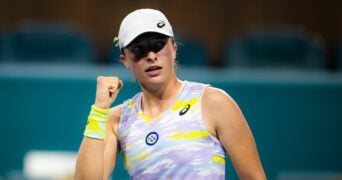 Iga Swiatek will take on Naomi Osaka in the final of the WTA Miami Open
