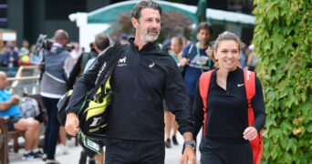 Patrick Mouratoglou and Simona Halep, Wimbledon 2022