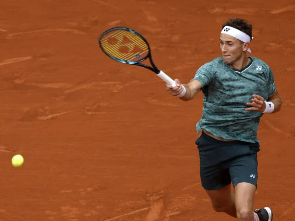 Casper Ruud hits a forehand