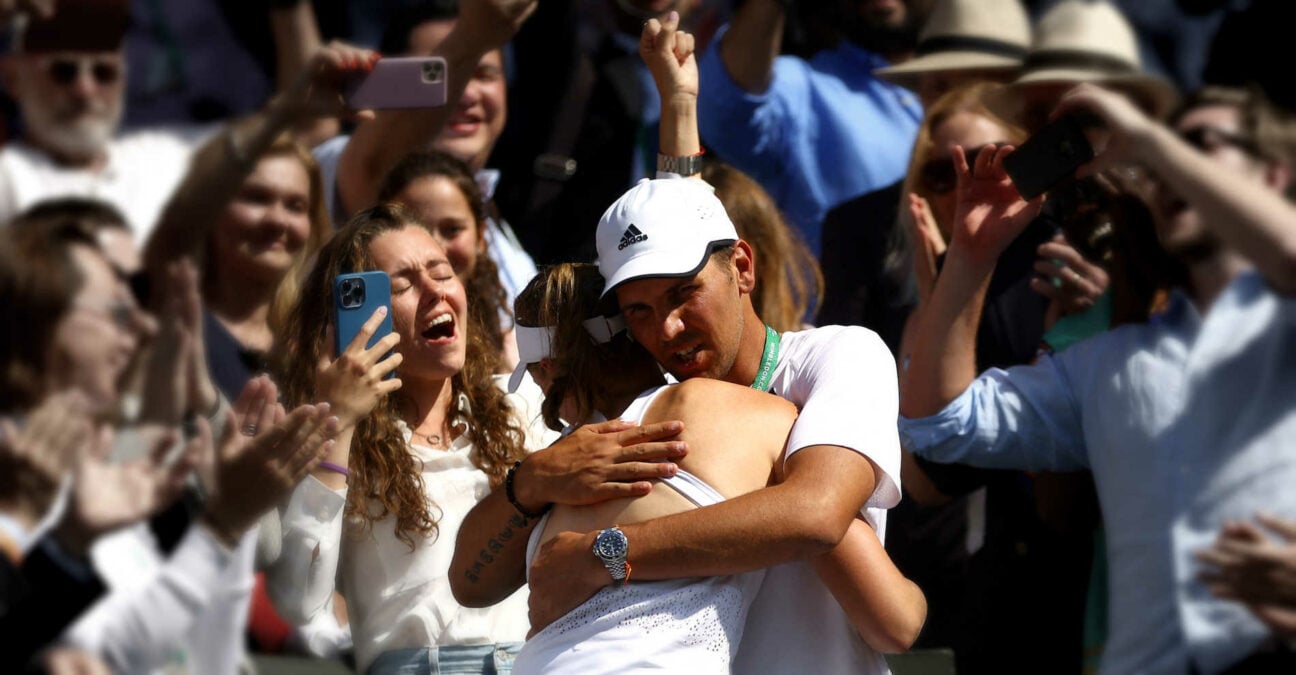 Elena Rybakina in her coach Stefano Vukov's arms, Wimbledon 2022