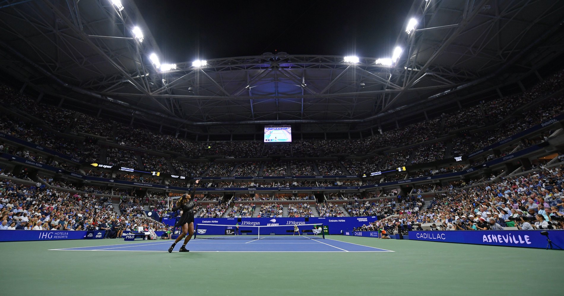 raucous-new-york-crowd-helping-serena-williams