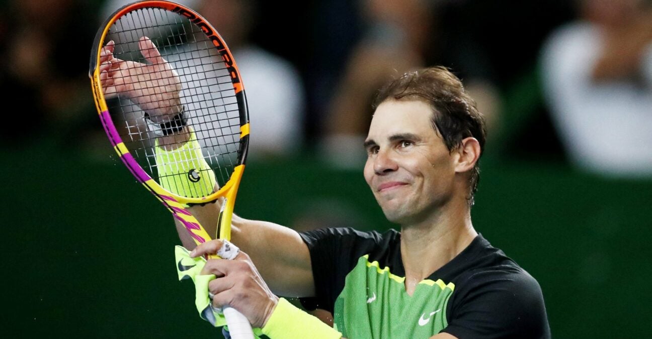 Rafael Nadal claps crowd