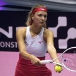 Maryna Zanevska serve