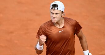 Roland-Garros upsets draw open