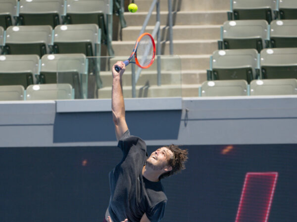 Taylor Fritz serves ahead of the UTS series kick off in Los Angeles