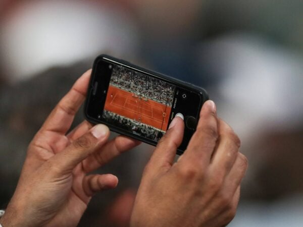 A smartphone at Roland-Garros