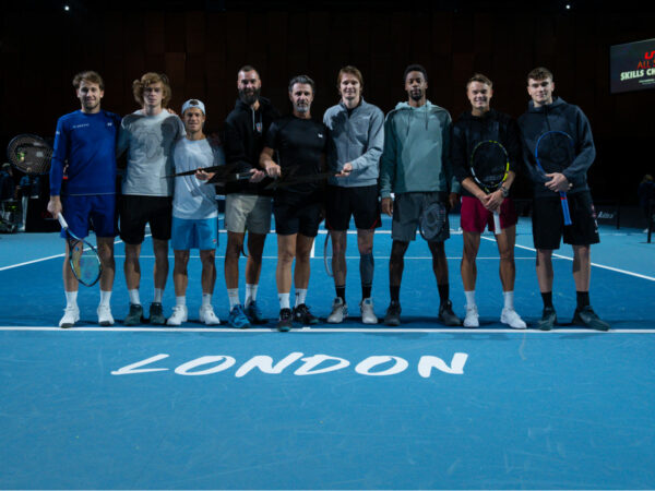 Players with trophy UTS London - Tennis Majors / UTS