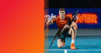 Draper lifts trophy at London