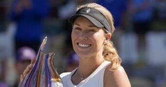 Danielle Collins Charleston trophy 2024
