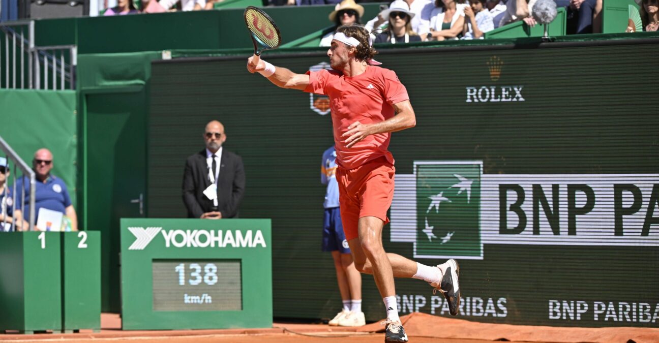 Tsitsipas forehand