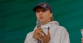 Swiatek Roland-Garros crowd 2024