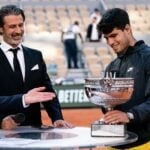Laurent Luyat, Patrick Mouratoglou and Carlos Alcaraz, Roland-Garros 2024 | © Tennis Majors / Virginie Bouyer