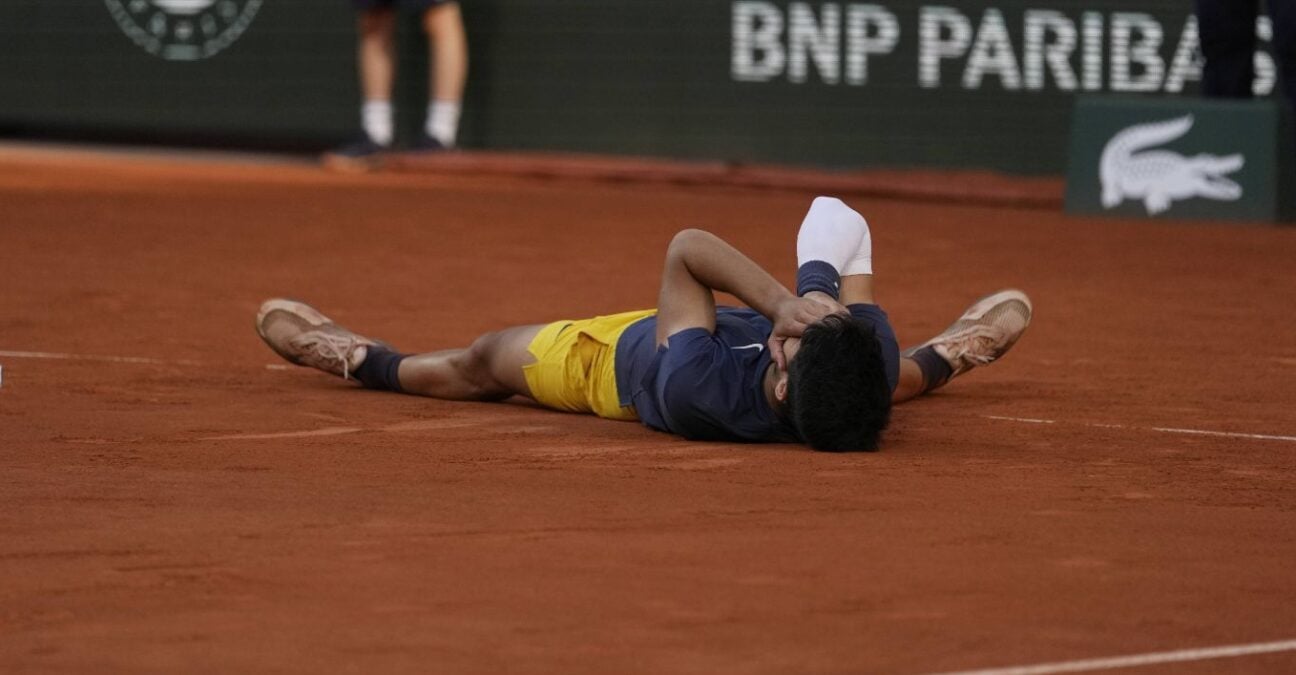 Zverev and Alcaraz after 2024 Roland-Garros final © Glenn Gervot / Panoramic