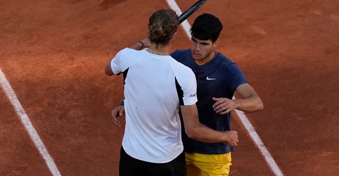 Zverev and Alcaraz after 2024 Roland-Garros final © Glenn Gervot / Panoramic