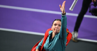 CLUJ-NAPOCA - TRANSYLVANIA OPEN - 4 FEB 2025 Simona Halep of Romania in action against Lucia Bronzetti of Italy during the WTA, Tennis Damen Tour Transylvania Open single match, in Cluj Napoca, Monday 04 February 2025.