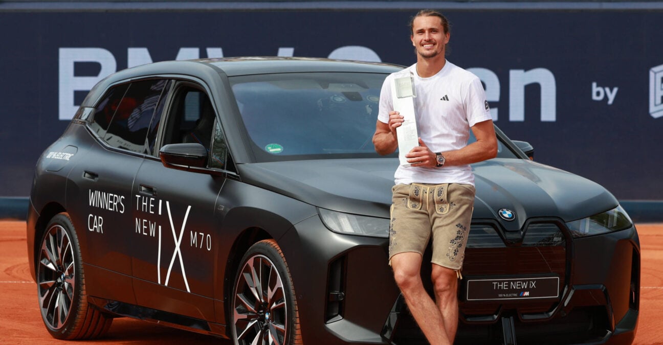 Alexander Zverev mit Pokal und Sieger Auto, Siegerehrung, Presentation Tennis - BMW Open 2025 - ATP, Tennis Herren 500 - MTTC Iphitos - Munich - - Germany - 20 April 2025. Alexander Zverev with trophy and winning car, Award ceremony, Presentation Tennis BMW Open 2025 ATP 500 MTTC Iphitos Munich Germany April 20, 2025