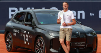 Alexander Zverev mit Pokal und Sieger Auto, Siegerehrung, Presentation Tennis - BMW Open 2025 - ATP, Tennis Herren 500 - MTTC Iphitos - Munich - - Germany - 20 April 2025. Alexander Zverev with trophy and winning car, Award ceremony, Presentation Tennis BMW Open 2025 ATP 500 MTTC Iphitos Munich Germany April 20, 2025