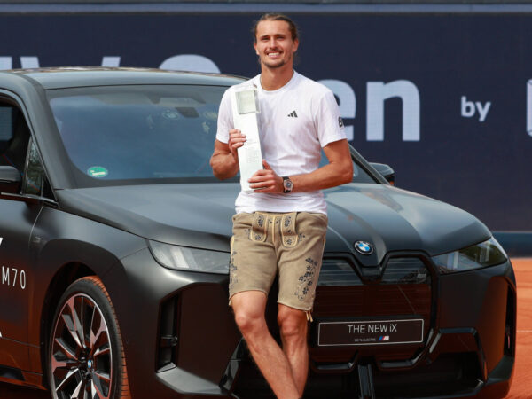 Alexander Zverev mit Pokal und Sieger Auto, Siegerehrung, Presentation Tennis - BMW Open 2025 - ATP, Tennis Herren 500 - MTTC Iphitos - Munich - - Germany - 20 April 2025. Alexander Zverev with trophy and winning car, Award ceremony, Presentation Tennis BMW Open 2025 ATP 500 MTTC Iphitos Munich Germany April 20, 2025
