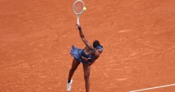 Coco Gauff serve RG 2025