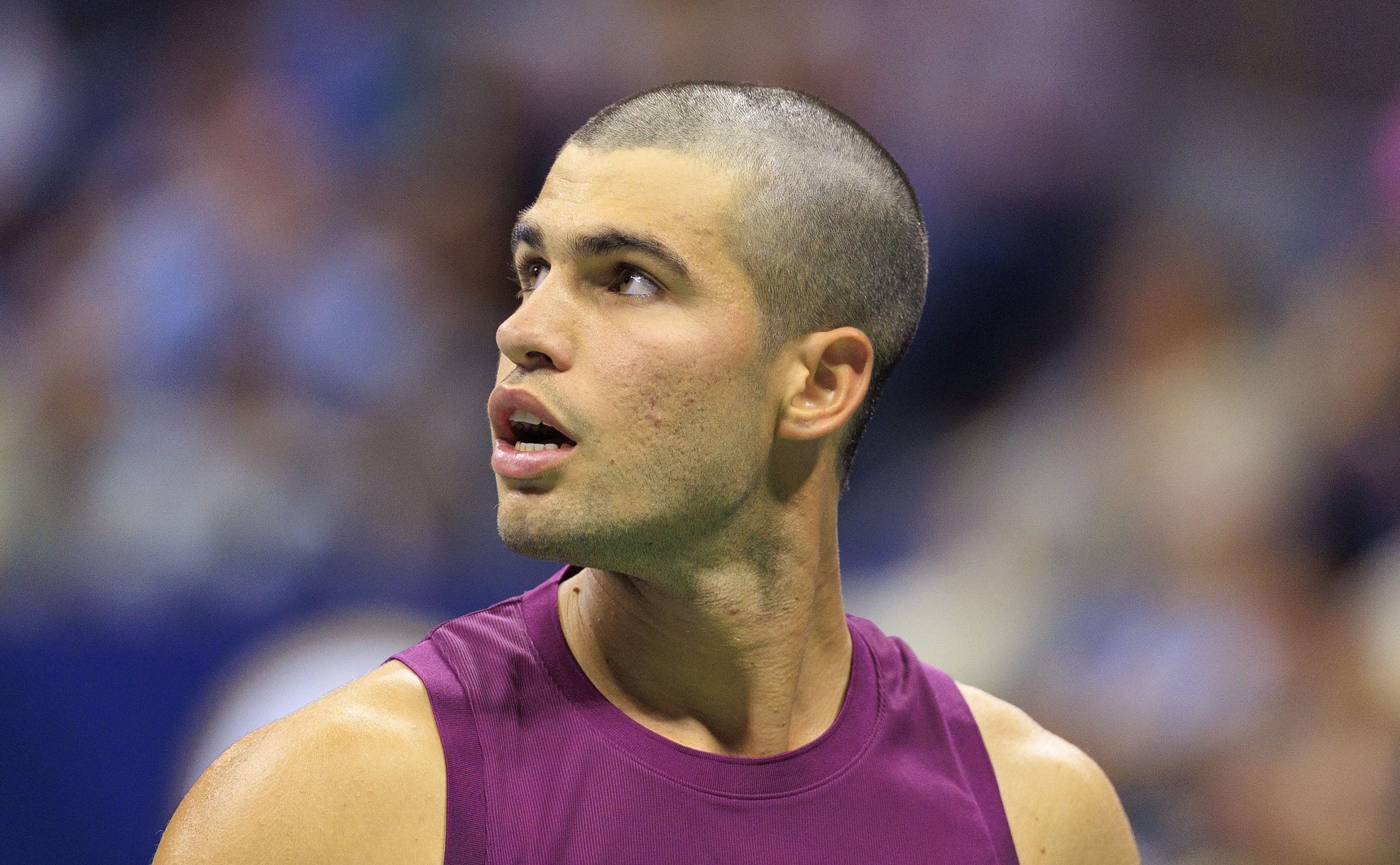 August 25, 2025, Flushing Meadows, New York, USA: Carlos Alcaraz sports a new look at his match against Reilly Opelka on Day 2 of the 2025 US Open at USTA Billie Jean King National Tennis Center on Monday August 25, 2025 in the Flushing neighborhood of the Queens borough of New York City.
