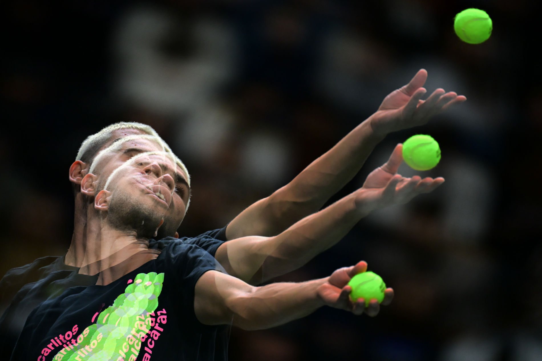 Carlos Alcaraz, serve at La Defense arena, 2025