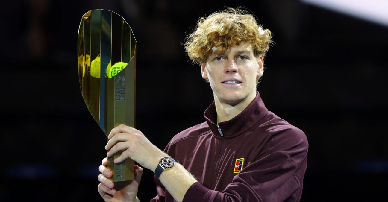 Jannik Sinner holding the trophy of the Vienna Open, 2025 | © Gepa / PsNewz