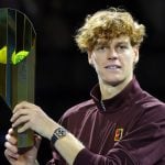 Jannik Sinner holding the trophy of the Vienna Open, 2025 | © Gepa / PsNewz