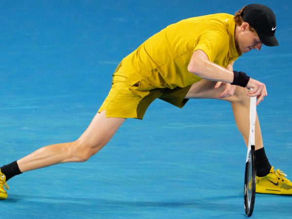 Jannik Sinner cramping, Melbourne 2026