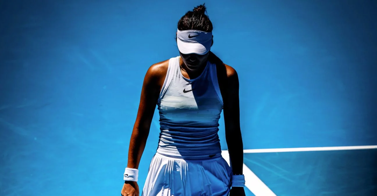 Emma Raducanu struggles in the heat, Melbourne, 2025