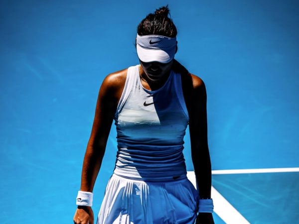 Emma Raducanu struggles in the heat, Melbourne, 2025