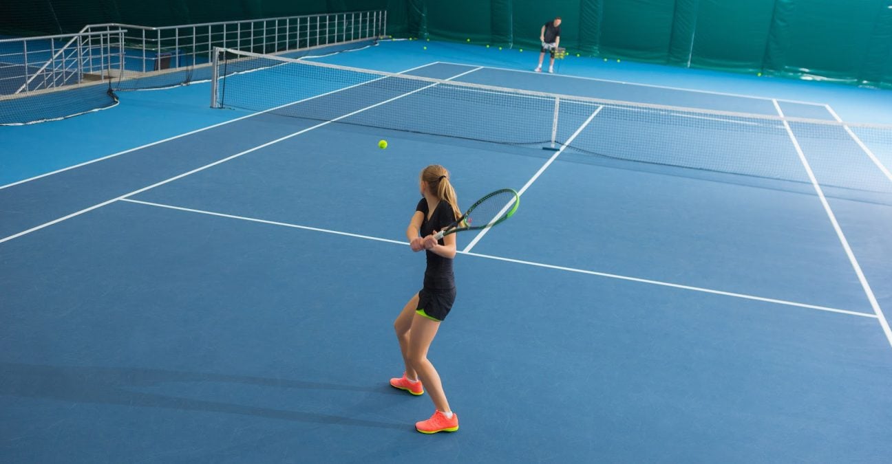 Hard court tennis court
