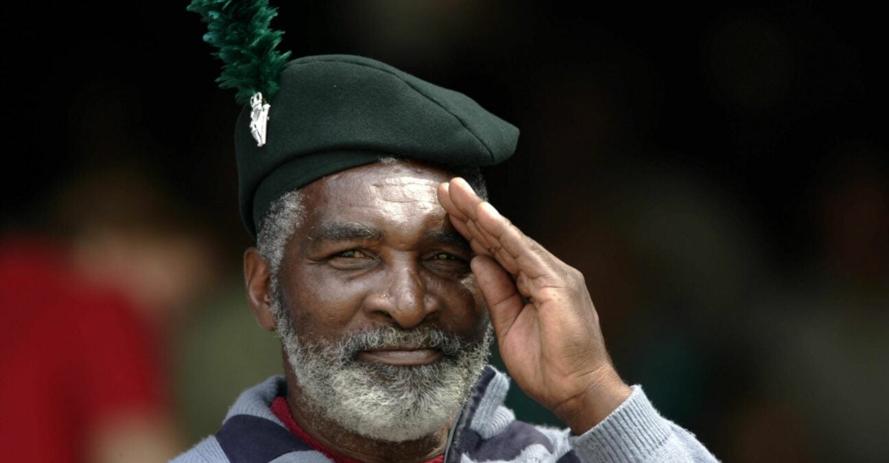 Richard WILLIAMS venu regarder sa fille -Venus Williams (USA) - Tennis - Wimbledon - 27.06.2005 - J8 - Internationaux de Grande-Bretagne -Londres- Femmes Femme Feminin Feminine - largeur attitude pose portrait pere