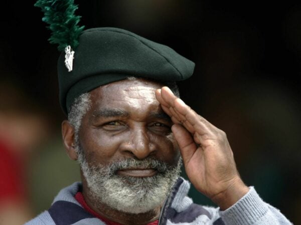 Richard WILLIAMS venu regarder sa fille -Venus Williams (USA) - Tennis - Wimbledon - 27.06.2005 - J8 - Internationaux de Grande-Bretagne -Londres- Femmes Femme Feminin Feminine - largeur attitude pose portrait pere