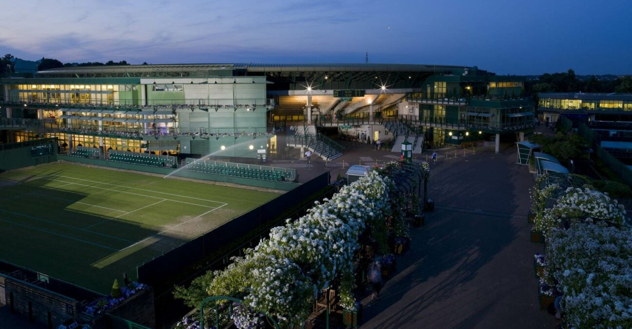 Wimbledon_2010_Centre_Court_evening_ambiance