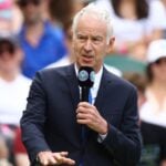John McEnroe à Wimbledon, en 2022 © AI / Reuters / Panoramic