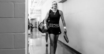Caroline Garcia Cincinnati 2022 court entrance blanck and white