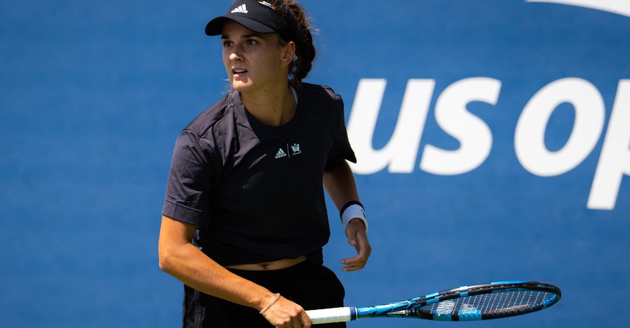 Clara Burel US Open 2022 forehand