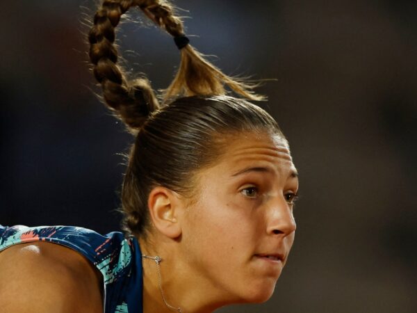 Diane Parry French Open 2022 serve