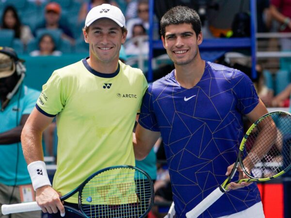 Casper Ruud Carlos Alcaraz Miami 2022 smiling toss