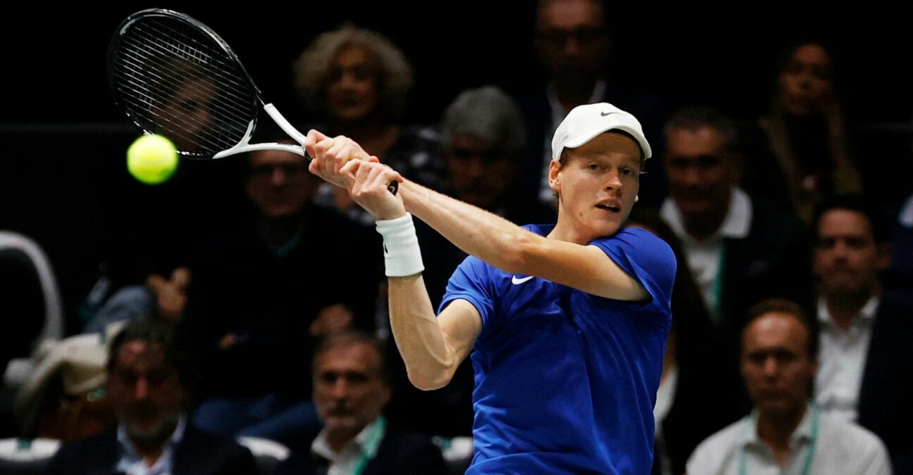 Jannick Sinner hitting a backhand during the Davis cup 2022 in Bologna, against the Swedish Mikael Ymer