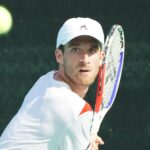 Constant Lestienne is hitting a backhand in Villeneuve Loubet, a tournament raised by the FFT in 2020