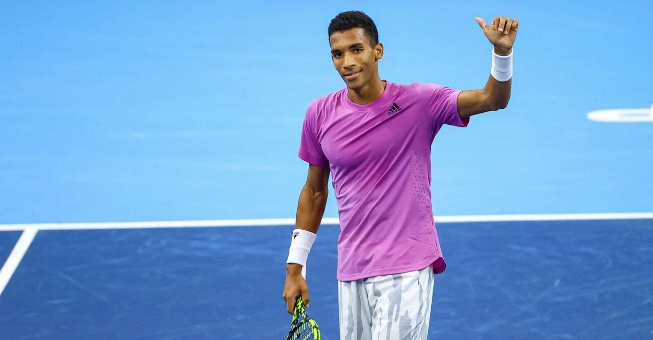 Felix Auger-Aliassime celebrating after his victory against Dan Evans in Antwerp in 2022