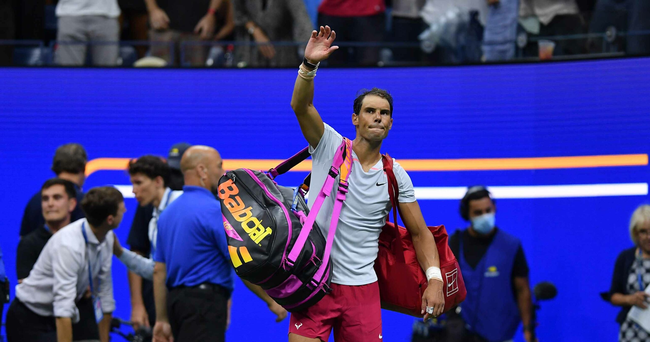 Rafael Nadal says goodbye to the crowd after his defeat against Frances Tiafoes at the US Open in 2022