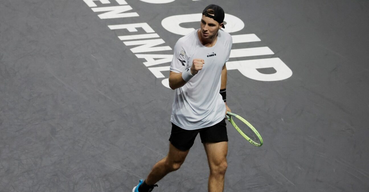 Jan-Llenard Struff pumps himself during his match against Denis Shapovalov in Davis Cup in 2022