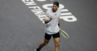 Jan-Llenard Struff pumps himself during his match against Denis Shapovalov in Davis Cup in 2022