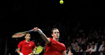 Vasek Pospisil Felix Auger-Aliassime volley double indoor