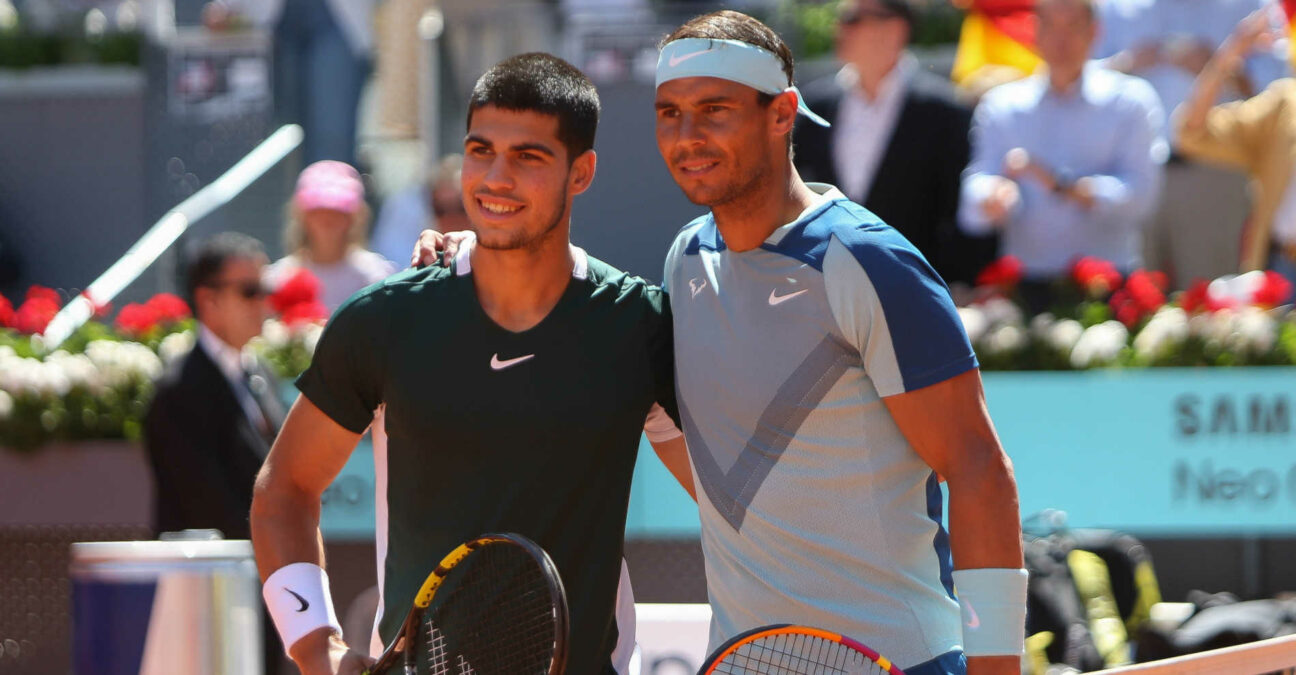 Carlos Alcaraz et Rafael Nadal souriant